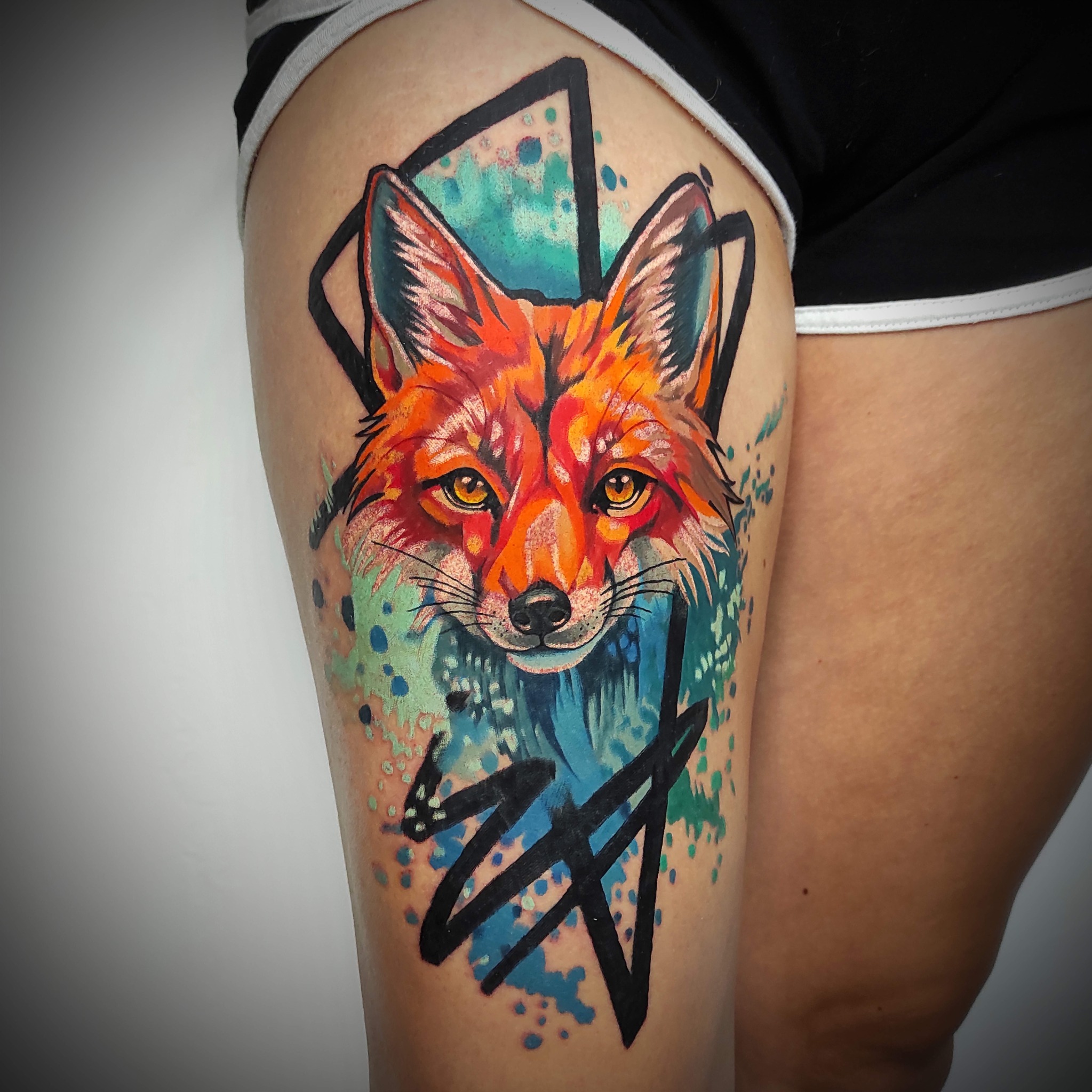 Kolorowy tatuaż lisa newschool - DINKZ ART studio tatuażu Myszków