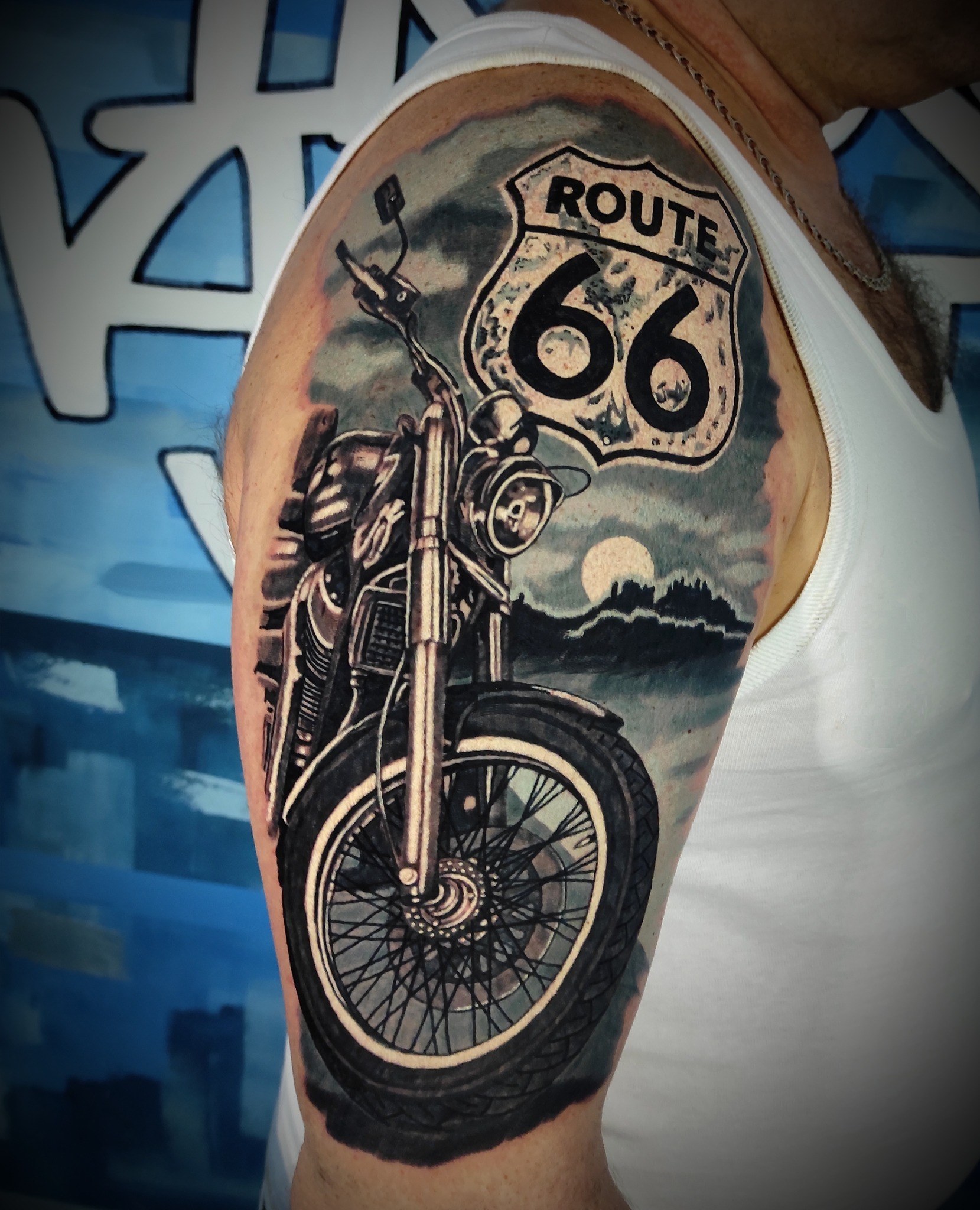 Czarno-biały tatuaż motocykl Route 66 - DINKZ ART
