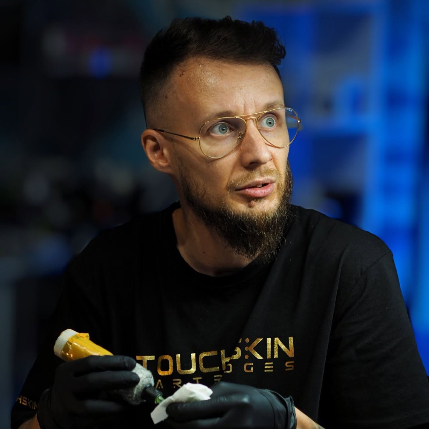 Jakub DINKZ Chruściel - tatuator DINKZ ART podczas pracy