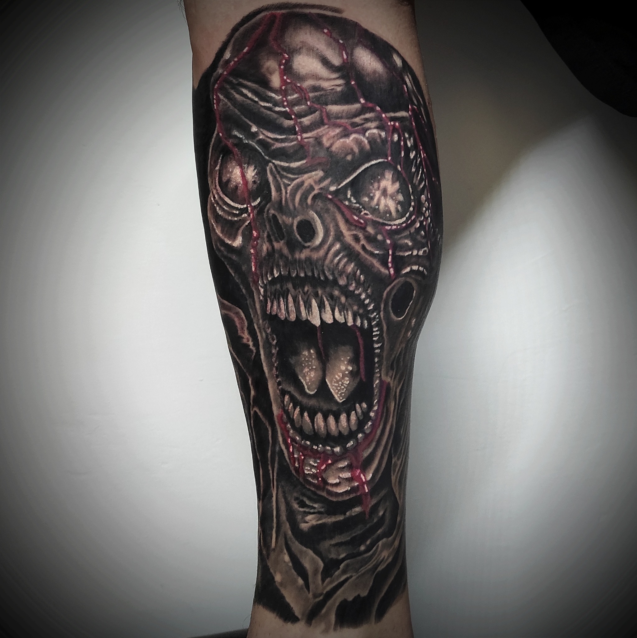 Mroczny tatuaż potwór czaszka - DINKZ ART